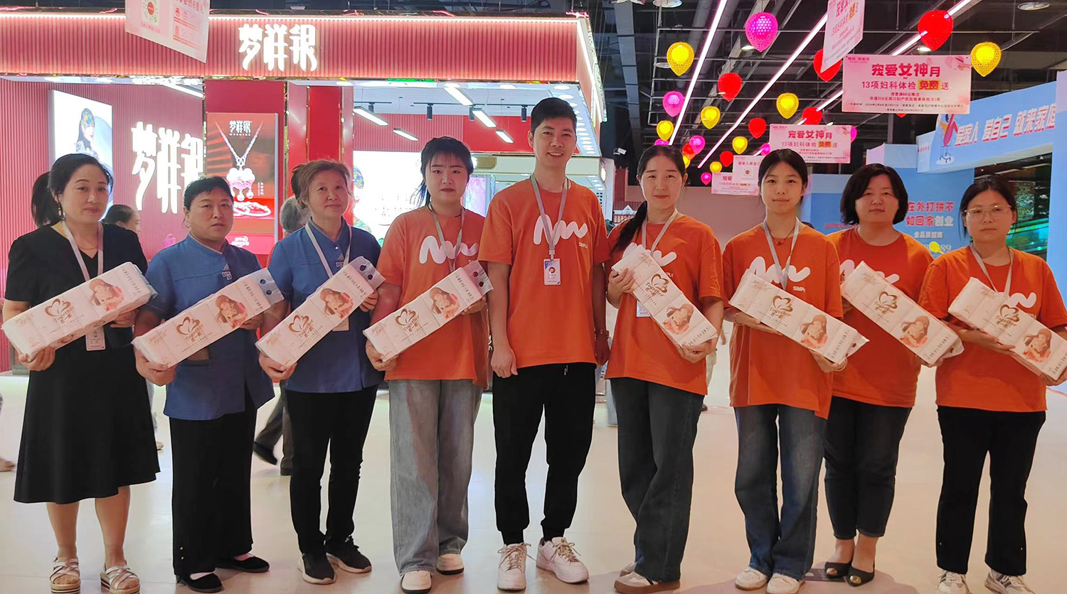 9 家庭茂四通镇店店长刘洪湖.jpg