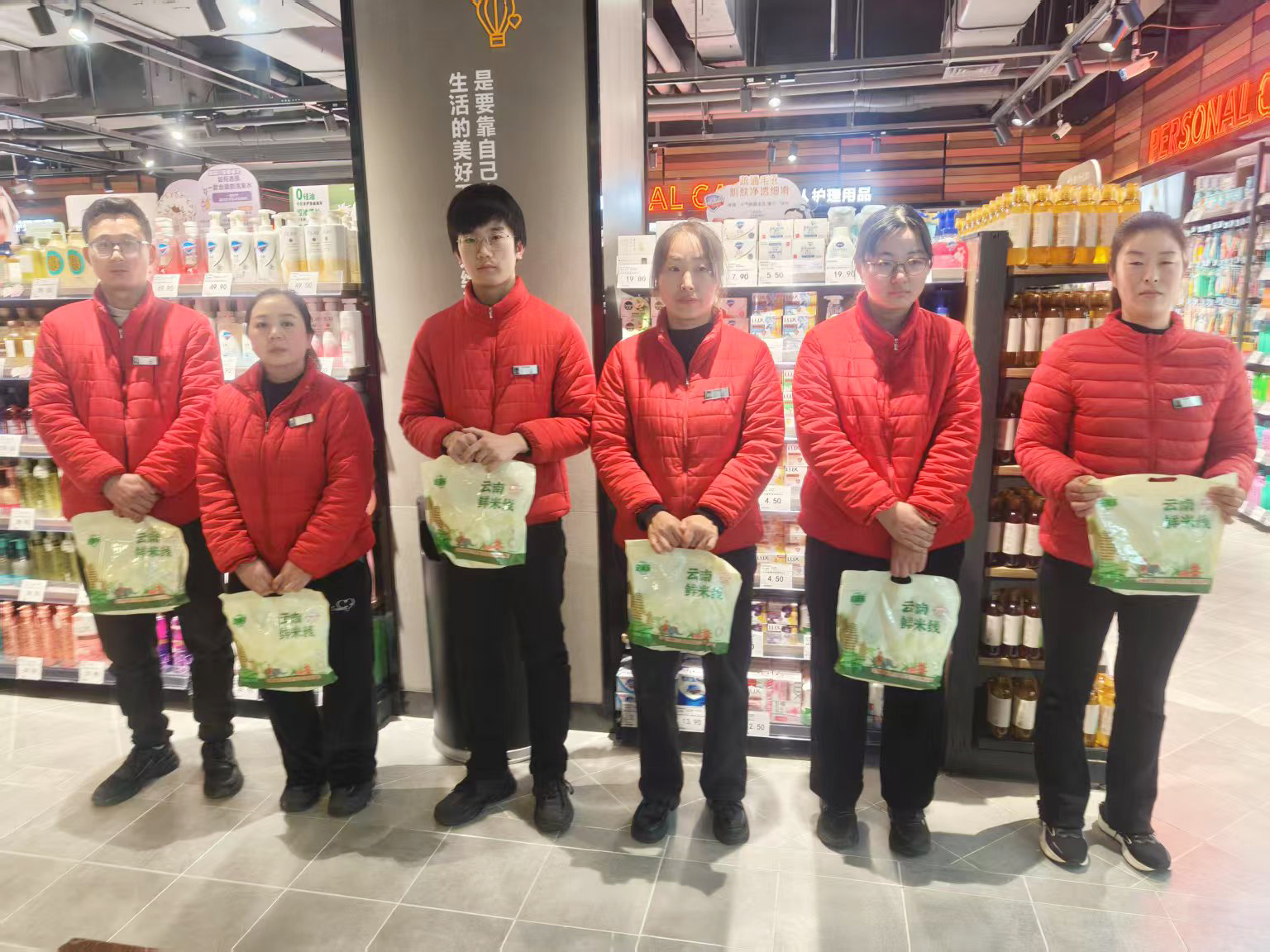 6、商业连锁41店为达成指标家人发放奖励.jpg