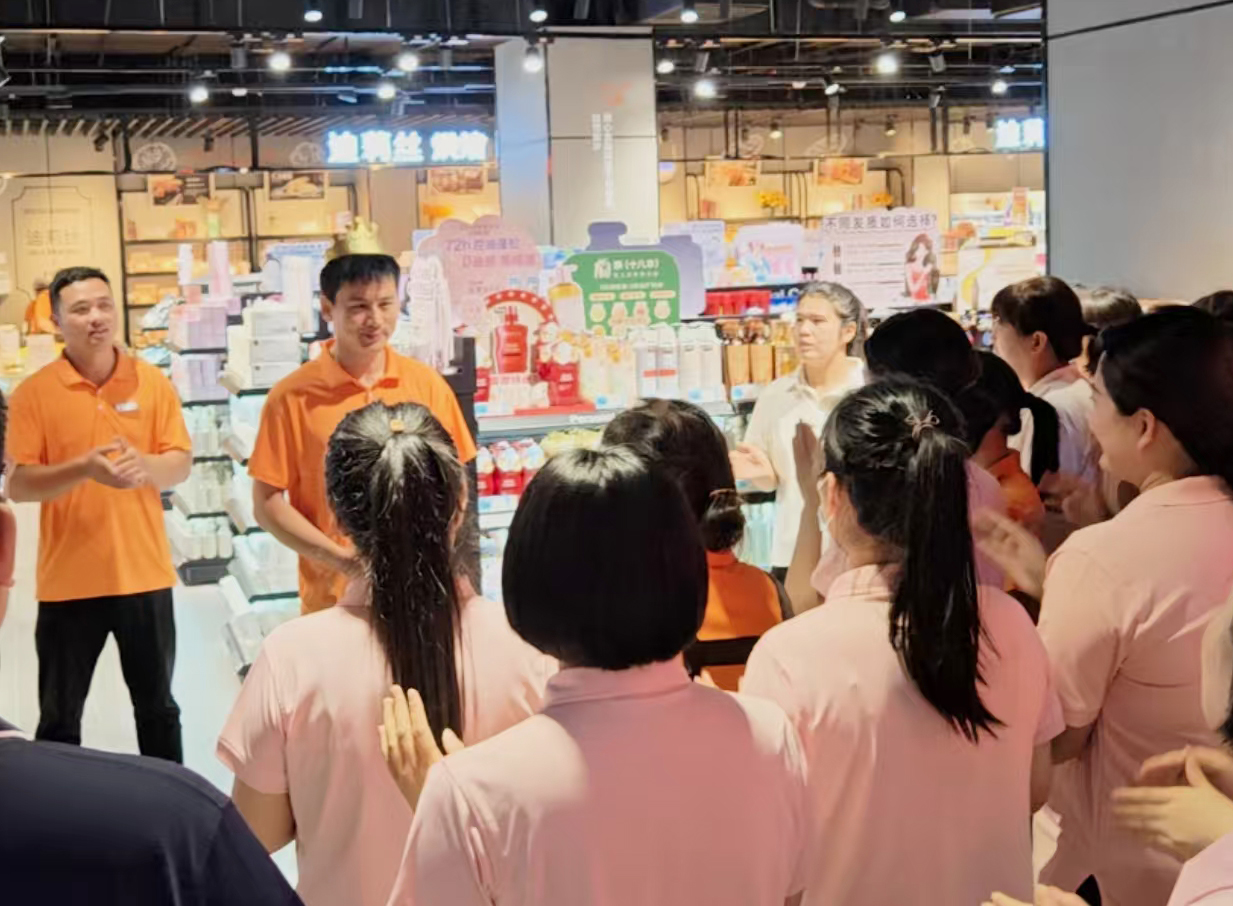 4、商业连锁46店为生日家人送祝福.jpg