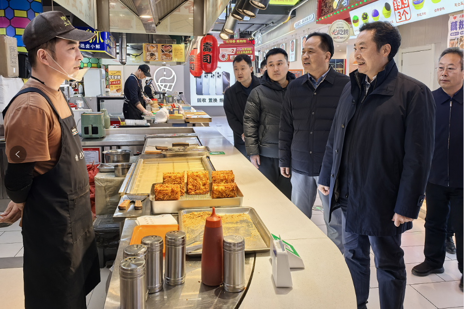 市委书记张建慧到万果园调研节日供应情况