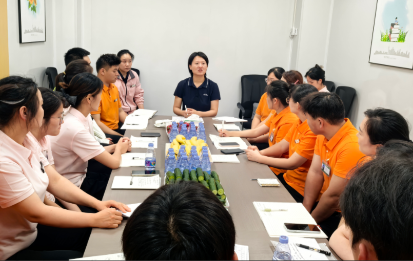 商业公司县城店开展座谈会 倾听基层员工心声