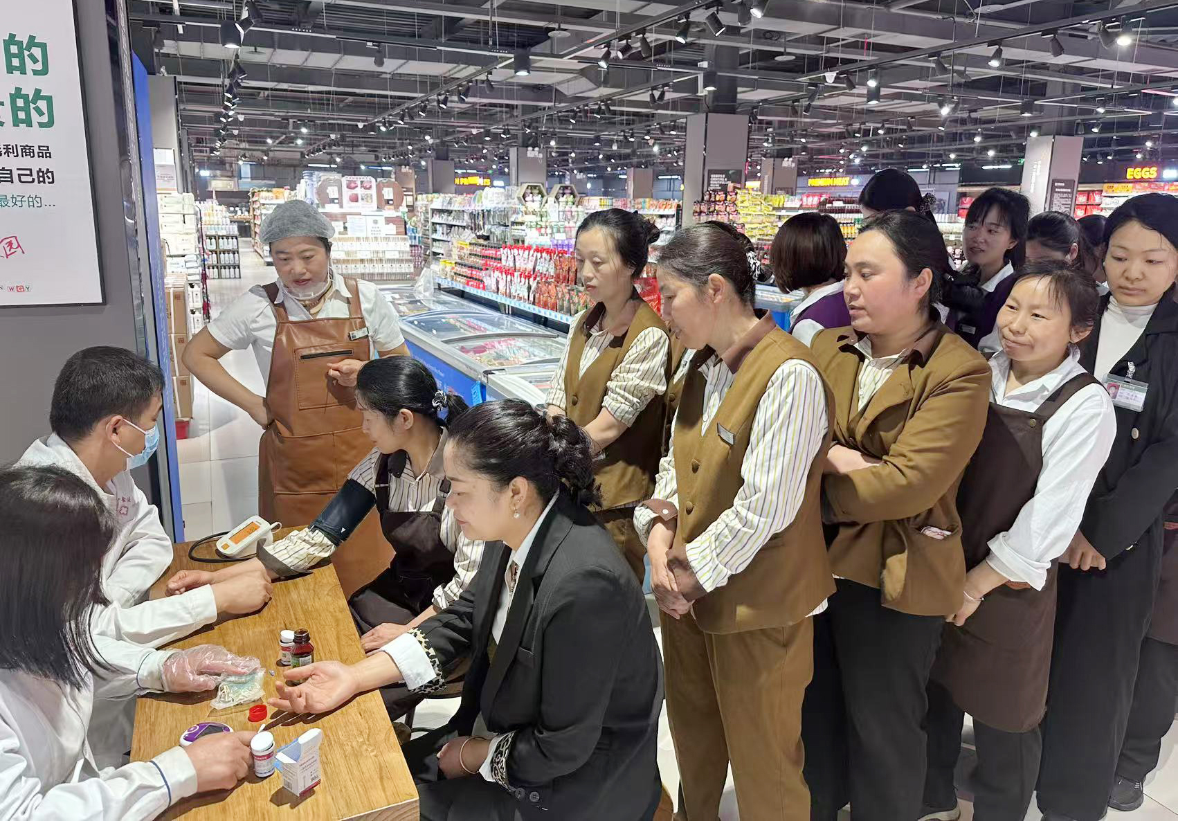关爱团队 分享快乐