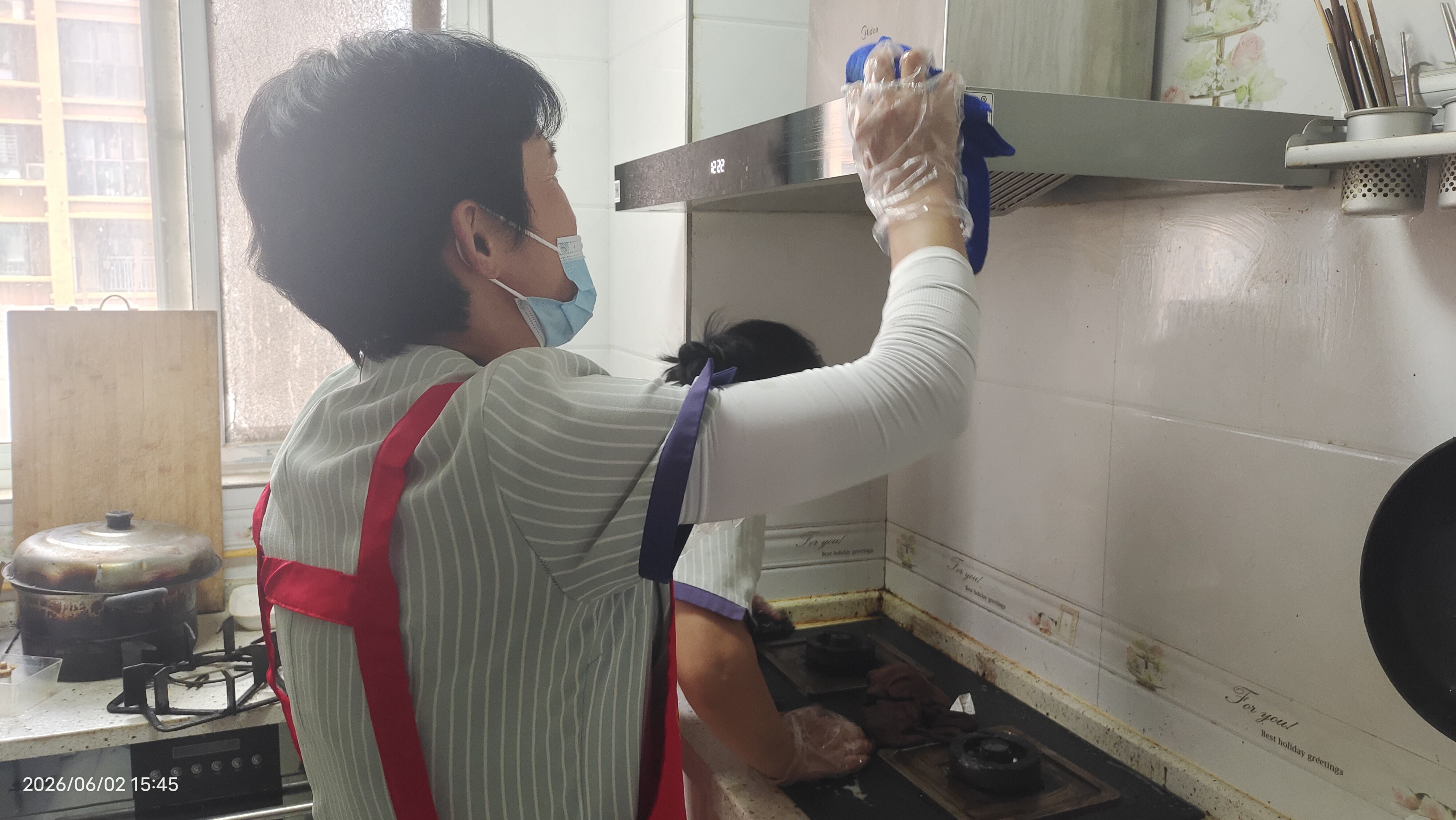 暖心便民进家门　免费清洗油烟机业主点赞