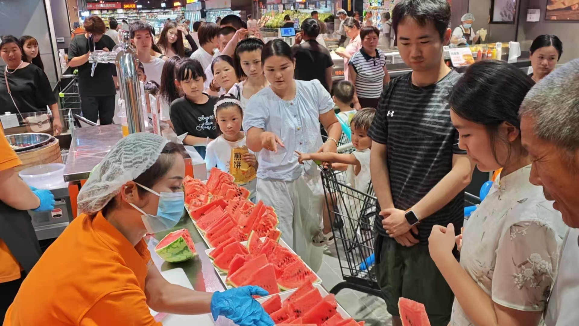 商业连锁太康90店顺利开展西瓜爱心助农公益活动