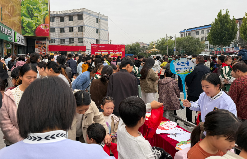 爱尚西华家庭茂：携手开展“红歌嘹亮，童心爱国”亲子主题活动